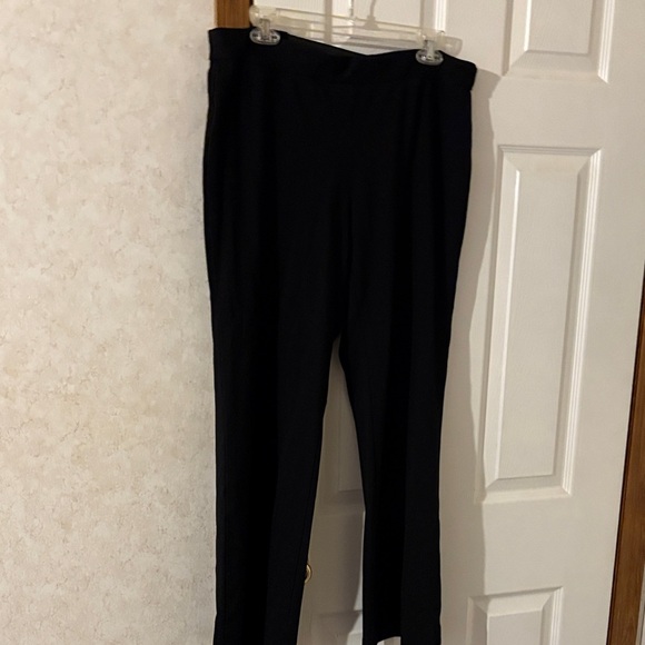 Chaus New York Pants - Chaus Women's Elegant Black Straight Leg Trousers size Large with stretchy band.
